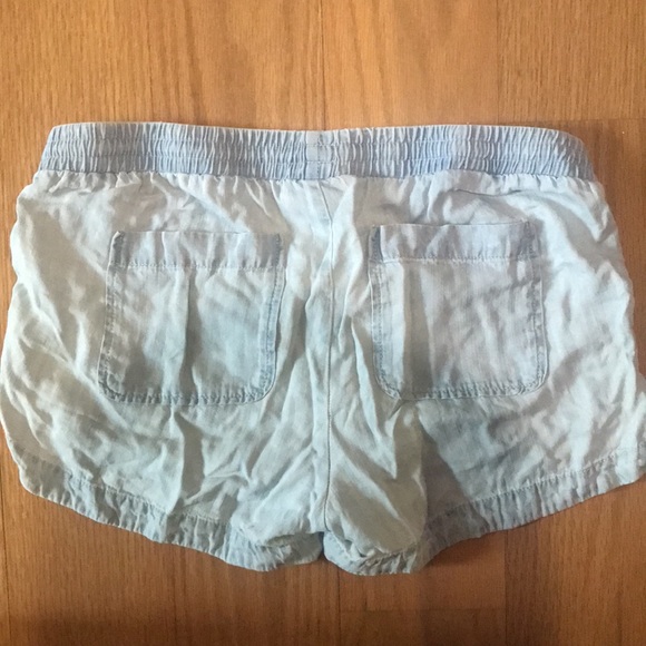 A Pea in the Pod maternity shorts M - Picture 2 of 3